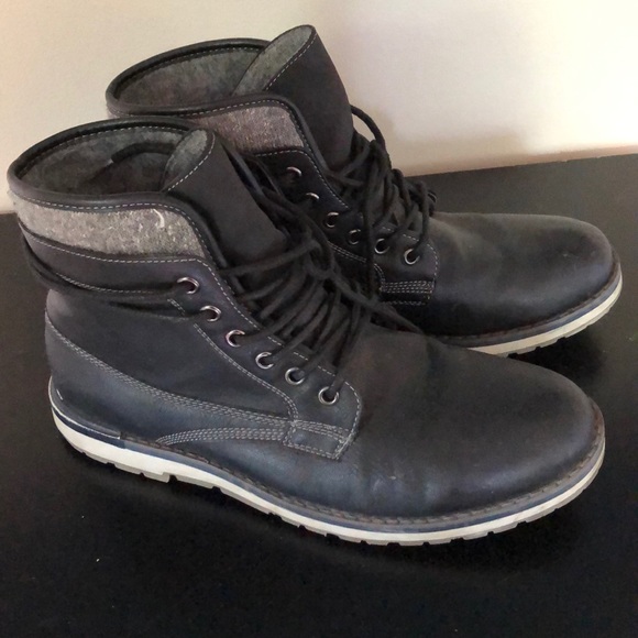 Boots - Picture 3 of 4